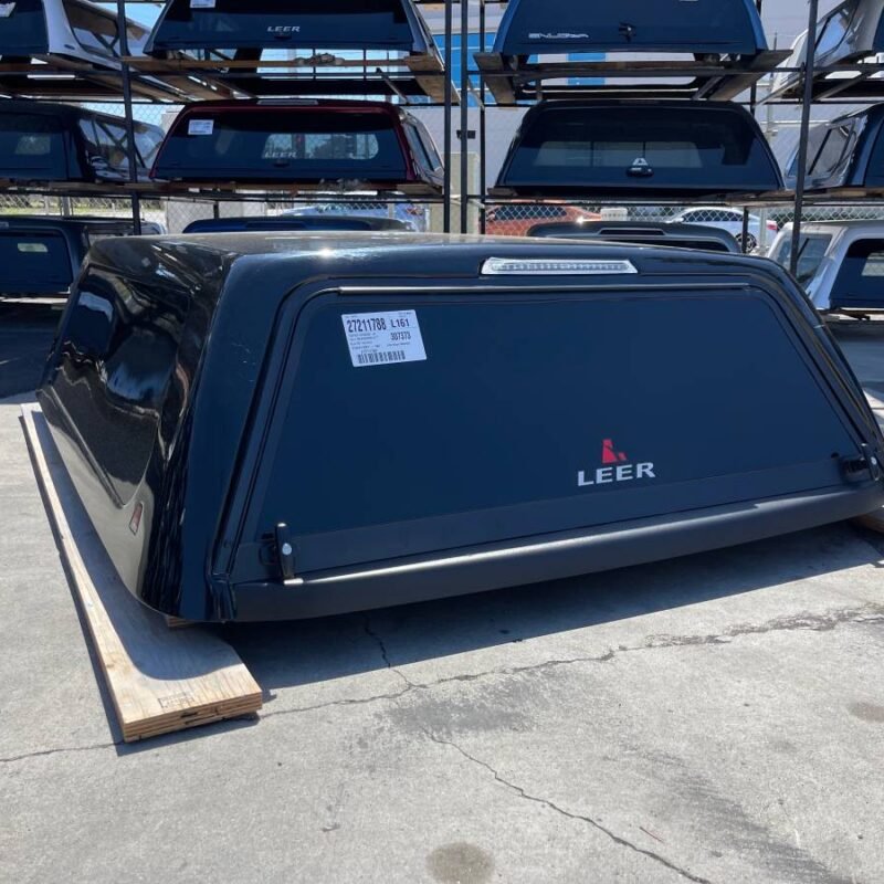 LEER 100SCC commercial cap installed on Silverado 2500HD 6'10 bed